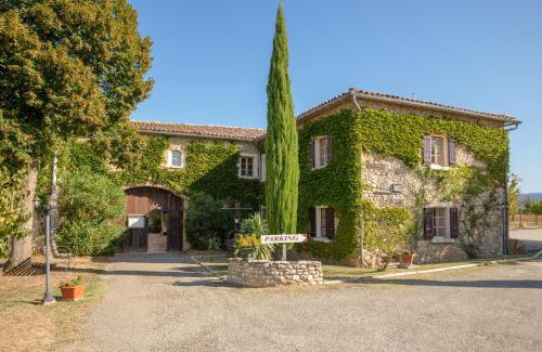 Chabrillan Hotel | Auberge La Plaine