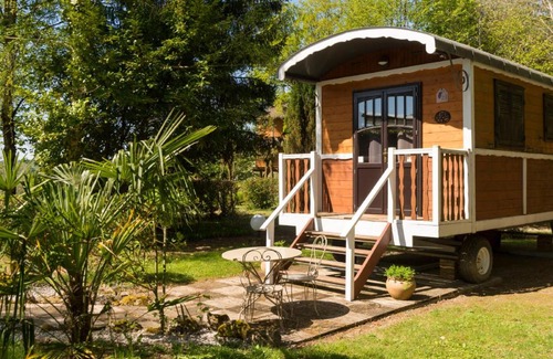 Chataigneraie Cantalienne Hotel | Auberge La Tomette, The Originals Relais