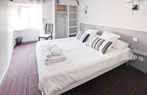 Orcival Hotel | Auberge Le Cantou