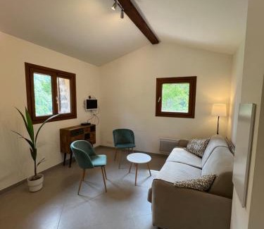 Pierlas Hotel | Auberge Lou Poumié