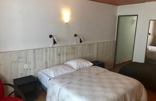 Saint-Martin-d'Uriage Hotel | AUBERGE SAINT MICHEL