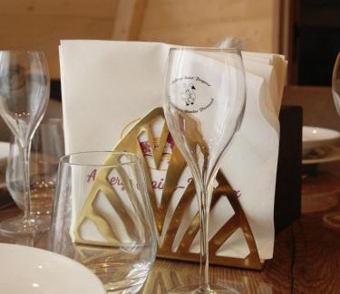 Gionges Hotel | Auberge Saint Fergeux