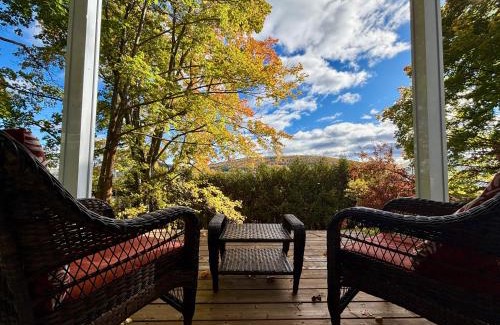 Gaspe Hotel | Auberge Sous les Arbres