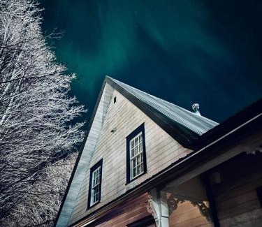 Gaspe Hotel | Auberge Sous les Arbres