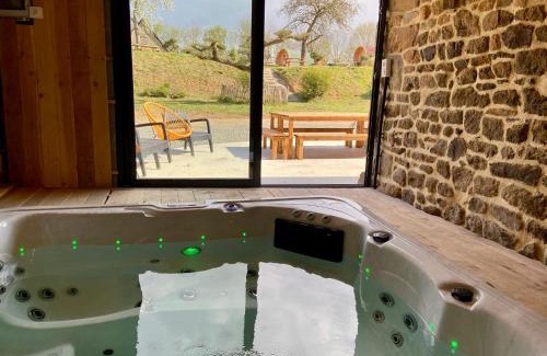 Tessy-sur-Vire Villa | Auberge St Vincent et Diligence 35pers : jacuzzi, salle de jeux