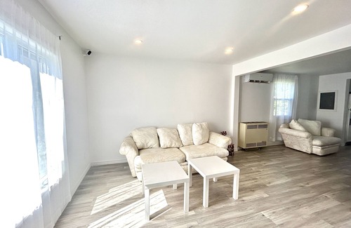 East Windsor House | Aubin Paradise