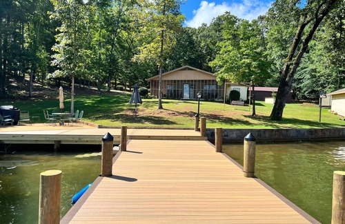 Dadeville Cabin | Auburn - Great view and screened in porch - Lake Martin family gatherings