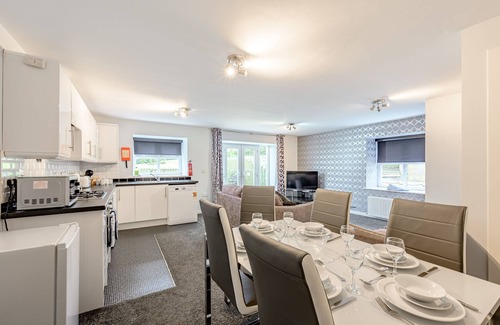 Castle Douglas Cottage | Auchenlarie Courtyard No 2 - a cottage that sleeps 6 guests in 4 bedrooms