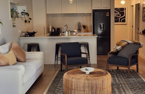 Grey Lynn House | Auckland Home Privacy Plus! Sleeps 5 - 6.