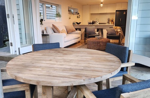 Grey Lynn House | Auckland Home Privacy Plus! Sleeps 5 - 6.