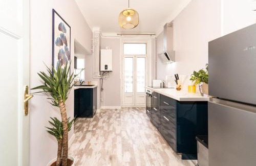 Sablon Apartment | Audace - Magnifique Appartement 75m2 - Position Centrale Gare-Pompidou-Nouvelle Ville - Garage Privé - 2 à 4 Personnes