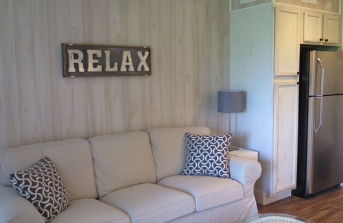 Folly Field Villa | AUG 2025 SPECIAL 140/nt - Renovated 1 Bed/1 Bath Ocean Villa on Peaceful Marsh