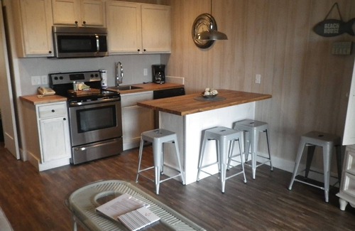 Folly Field Villa | AUG 2025 SPECIAL 140/nt - Renovated 1 Bed/1 Bath Ocean Villa on Peaceful Marsh