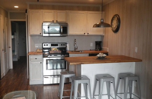 Folly Field Villa | AUG 2025 SPECIAL 140/nt - Renovated 1 Bed/1 Bath Ocean Villa on Peaceful Marsh