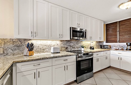 Kahana Condo | Aug-Oct Deal$325/night Ocean view & Remodeled! SK336 - Sullivan