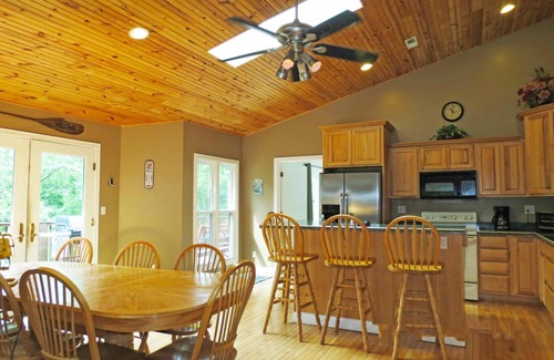 Big Creek House | Aug., Sept. and Oct. weather is great for boating. Check out our lower rates.