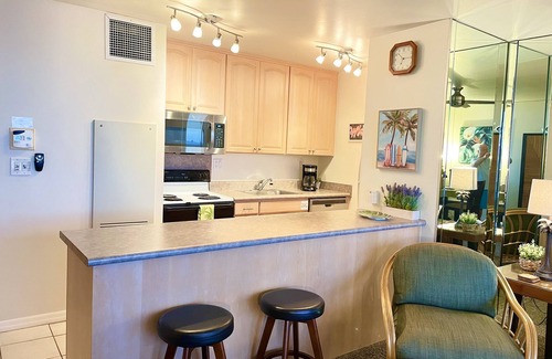 Kihei Resort | AUG Special Beautiful 1 Bedroom Beachfront condo on the beach with free parking