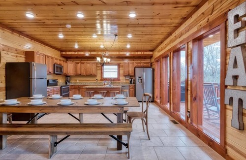 Gatlinburg - Pigeon Forge Cabin | August Dates Open! Fantastic Rates/Discount! Prime Location w/Top Amenities!