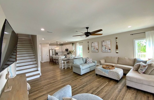 Fort Morgan House | August Discounted! Gorgeous - Pools & Pickleball!