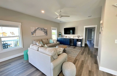 Morgantown House | August Discounted! Pools, Tennis and Great Views!
