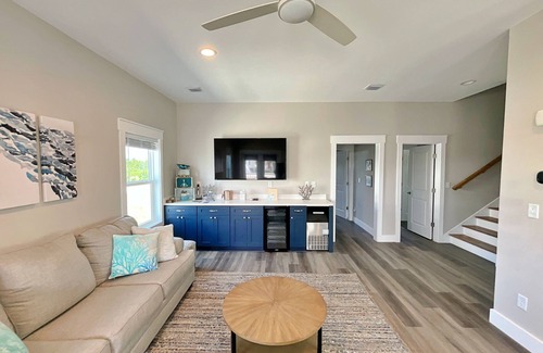 Morgantown House | August Discounted! Pools, Tennis and Great Views!