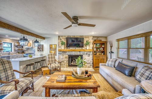 Jasper House | August Sale! Great Views on 20 ac, firepit, outdoor shower, XL deck, 2 kitchens