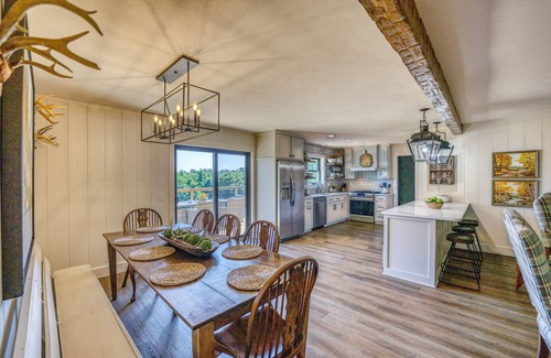 Jasper House | August Sale! Great Views on 20 ac, firepit, outdoor shower, XL deck, 2 kitchens