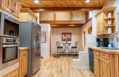 Santa Fe Villa | August Special 5BR/4BA retreat on private 5 acres in scenic foothills, book now!