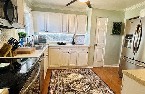 United Central House | August Special! Bungalow Centrally Located DTSP with Swim Spa