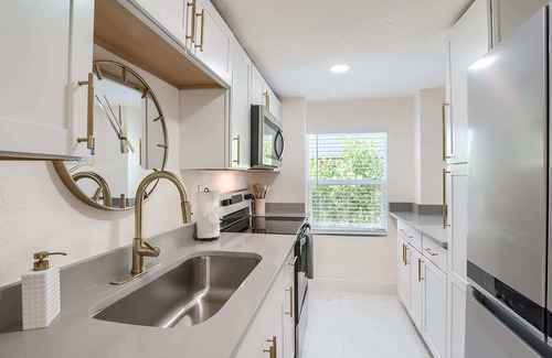 Fort Myers Beach Apartment | August Specials Beach Hideaway Poolside 1/2 Block to the Beach