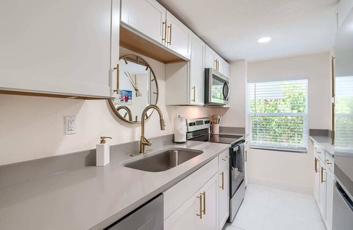 Fort Myers Beach Apartment | August Specials Beach Hideaway Poolside 1/2 Block to the Beach