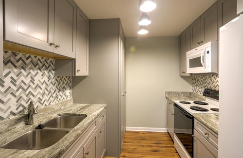 Demere Park Condo | August Specials/Pet Friendly! Close To Beach! Email for Quote!