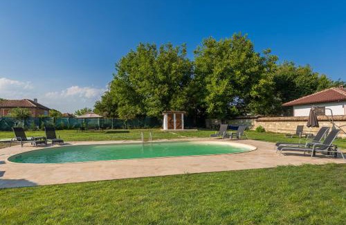 Pchelnik Villa | Augusta's Authentic Farm House