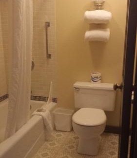 Oak Harbor Hotel | Auld Holland Inn