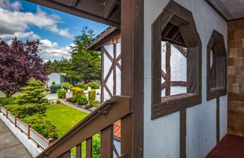 Oak Harbor Hotel | Auld Holland Inn