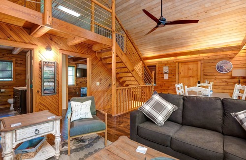 Lampe House | Aunt B's Cabin With a Hot Tub The Overlook Cabins