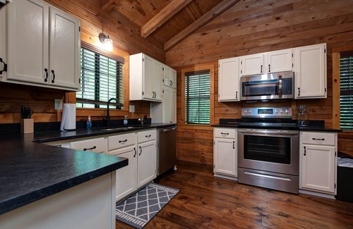 Lampe House | Aunt B's Cabin With a Hot Tub The Overlook Cabins