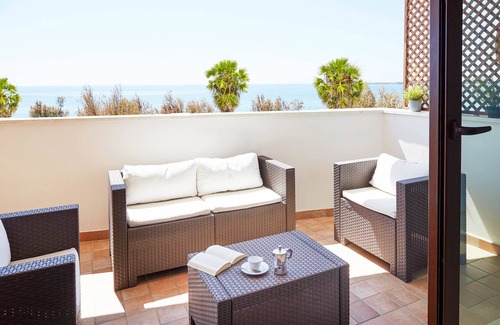 Pozzallo Apartment | Aura CaseSicule, only for Sea View Lovers, Modern Style Apartment in City Center, Wi-Fi
