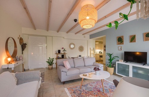 Anatolikos Sinikismos Apartment | Aura Garden Apartment