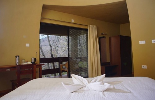 Lansdowne Hotel | Auranya Hotel And Resort