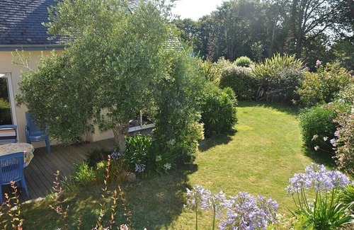 Auray House | Auray house, private garden near downtown.
