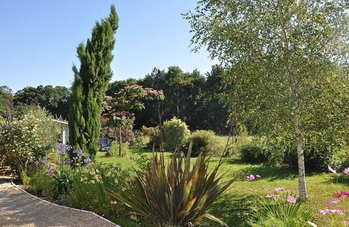 Auray House | Auray house, private garden near downtown.