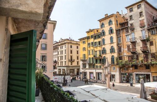 Citta Antica House | Aurelia Luxury - Piazza delle Erbe
