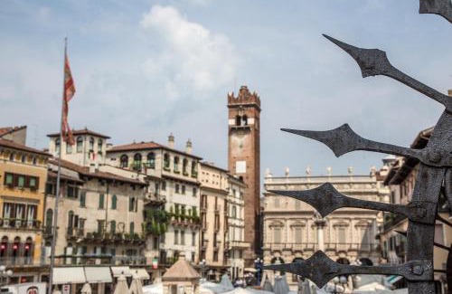 Citta Antica House | Aurelia Luxury - Piazza delle Erbe
