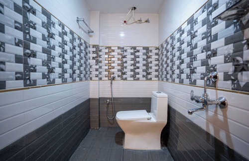 Bommayapalayam Hotel | Auro Beach Resort