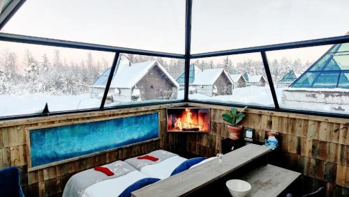 Koengaes Hotel | Aurora Pyramid Glass Igloos