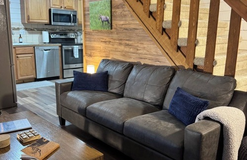Fairbanks Cabin | Aurora Ridge Cabin | Stunning Views & Northern Lights, We cannot wait to host you during your Alaska