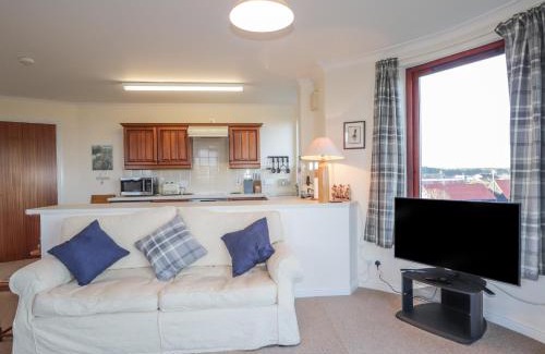Findhorn House | Aurora View