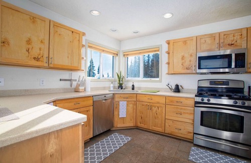 Fairbanks House | Aurora Viewpoint Manor 6b4b with Panoramic Views