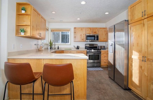 Fairbanks House | Aurora Viewpoint Manor 6b4b with Panoramic Views